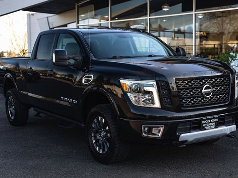 Used 2018 Nissan Titan PRO-4X image 6