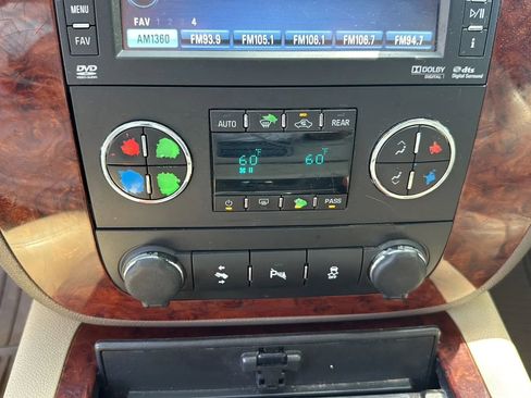 Used 2014 Chevrolet Suburban LTZ AWD/4WD image 42
