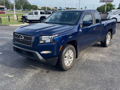 Used 2022 Nissan Frontier SV RWD image 1