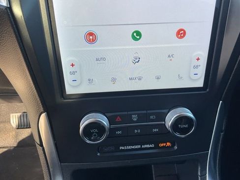 Used 2024 Ford Edge Titanium image 17