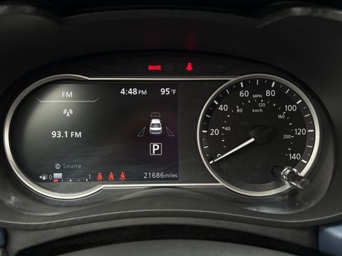 Used 2025 Nissan Versa SV FWD image 17