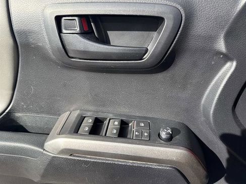 Used 2021 Toyota Tacoma SR image 11