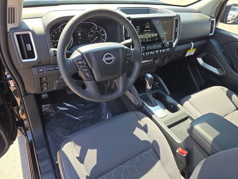 New 2025 Nissan Frontier SV w/ SV Convenience Package RWD image 8
