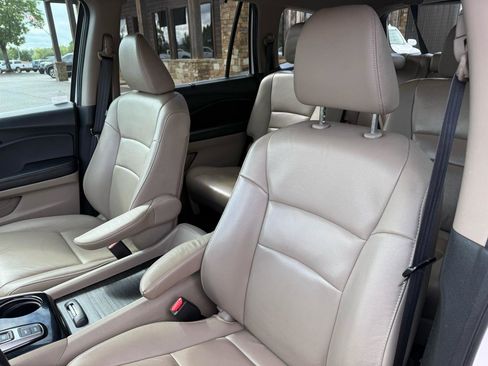 Used 2020 Honda Pilot Touring image 12