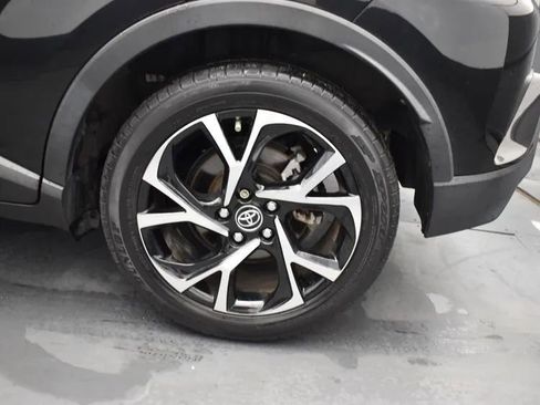 Used 2022 Toyota C-HR XLE image 35