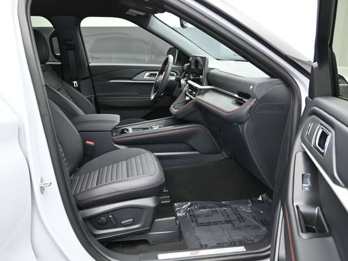 New 2026 Ford Explorer ST-Line w/ ST-Line Street Pack RWD image 27
