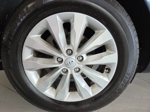 Used 2017 Kia Sedona EX image 24