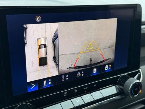 Certified 2023 Chevrolet Colorado Trail Boss w/ Technology Package image 3