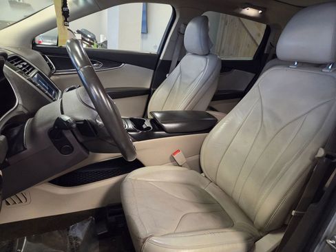 Used 2017 Lincoln MKX Reserve w/ Driver Assistance Package image 17