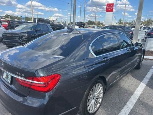 Used 2016 BMW 740i image 7