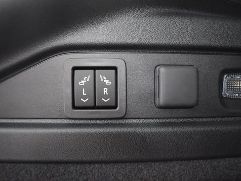 New 2026 Cadillac Lyriq Signature Sport w/ LPO, Floor Liner Package AWD/4WD image 30