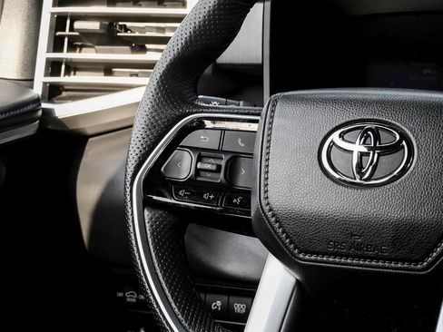 Used 2023 Toyota Sequoia Platinum image 19