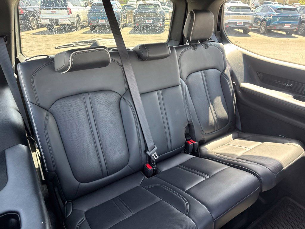 Used 2024 Jeep Grand Wagoneer Series II Obsidian w/ Quick Order Packagew 28T AWD/4WD image 8