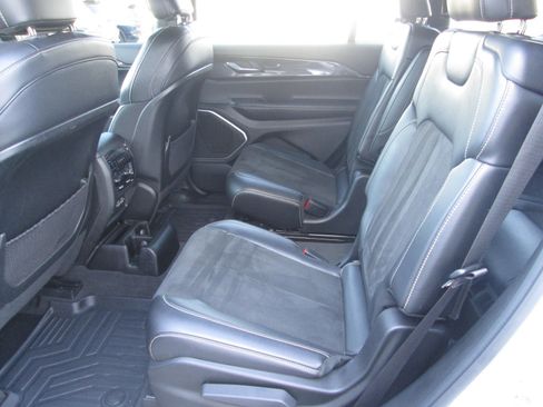 Used 2021 Jeep Grand Cherokee L Laredo image 23