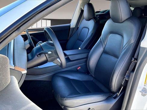 Used 2025 Tesla Model Y Performance image 19