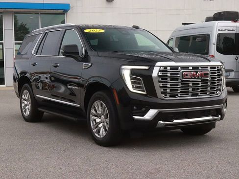 Used 2025 GMC Yukon Denali AWD/4WD image 3