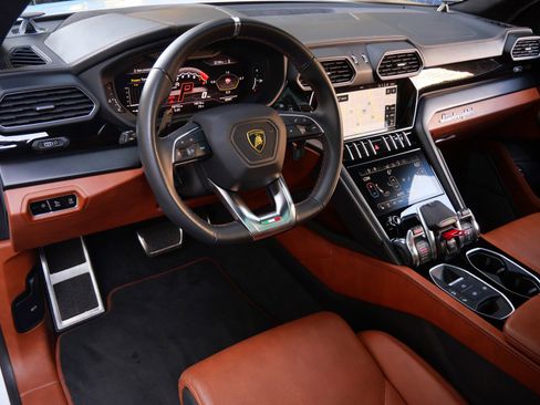 Used 2021 Lamborghini Urus image 12