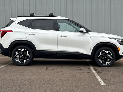 New 2026 Kia Seltos EX image 4