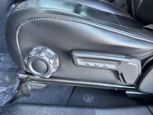 Used 2021 Jeep Gladiator Overland AWD/4WD image 13