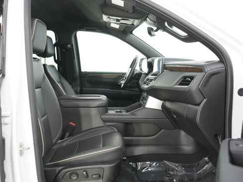 Used 2024 Chevrolet Suburban Premier AWD/4WD image 11