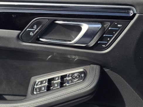 Used 2023 Porsche Macan Turbo image 11