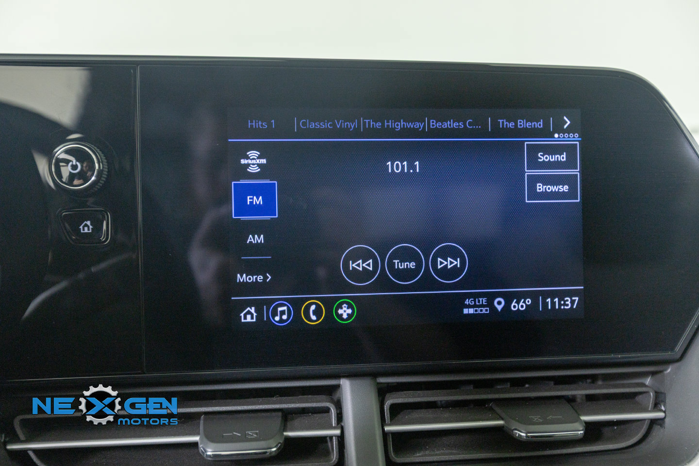 Used 2025 Chevrolet Trax RS w/ Driver Confidence Package FWD image 19