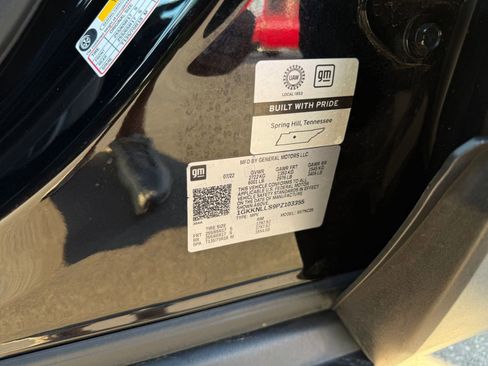 Used 2023 GMC Acadia AT4 w/ Technology Package image 18