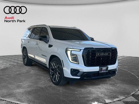 Used 2025 GMC Yukon Denali Ultimate w/ LPO, Illumination Package AWD/4WD image 7
