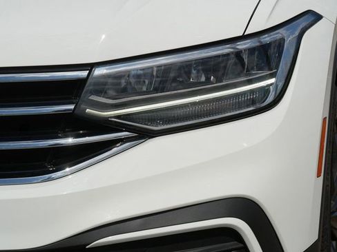 Certified 2022 Volkswagen Tiguan SE AWD/4WD image 10