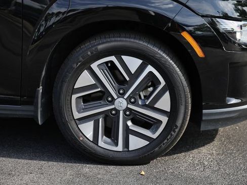 Used 2023 Hyundai Kona SE FWD image 5