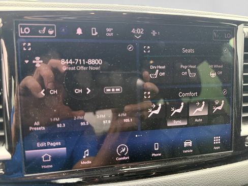 Used 2023 Chrysler Pacifica Touring-L FWD image 25