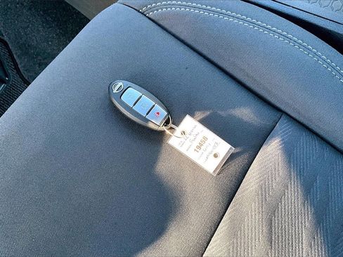 Used 2022 Nissan Frontier SV image 34