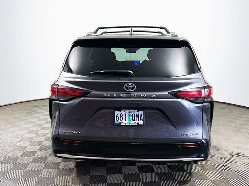 Certified 2025 Toyota Sienna Platinum AWD/4WD image 7