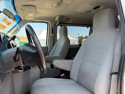 Used 2009 Ford E-350 and Econoline 350 Super Duty Wagon RWD image 17