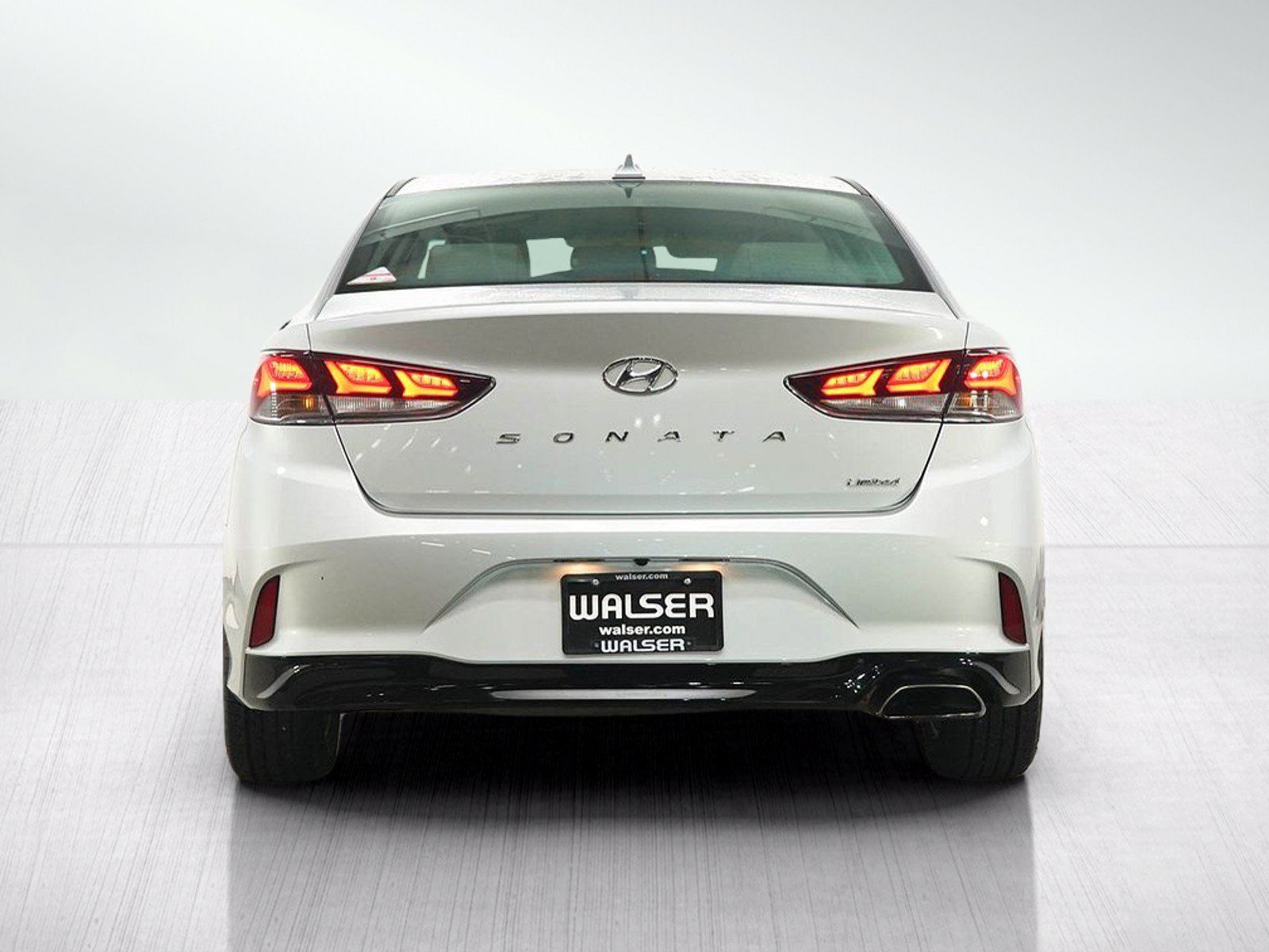 Used 2018 Hyundai Sonata Limited w/ Cargo Package FWD image 4