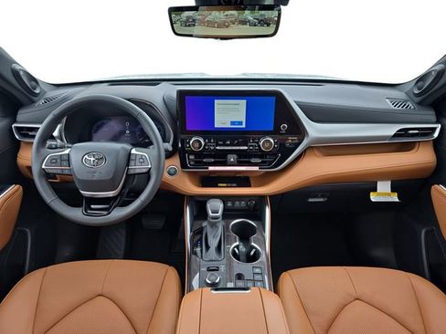 New 2026 Toyota Highlander Platinum image 9