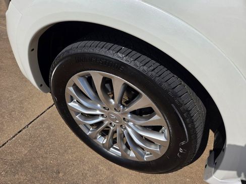 Used 2015 INFINITI QX80 4WD w/ Deluxe Technology Package image 22