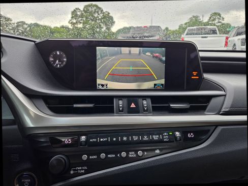 Used 2020 Lexus ES 300h w/ Premium Package FWD image 24
