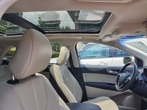 Used 2017 Ford Edge Titanium w/ Equipment Group 301A FWD image 17