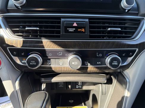 Used 2018 Honda Accord Touring image 17