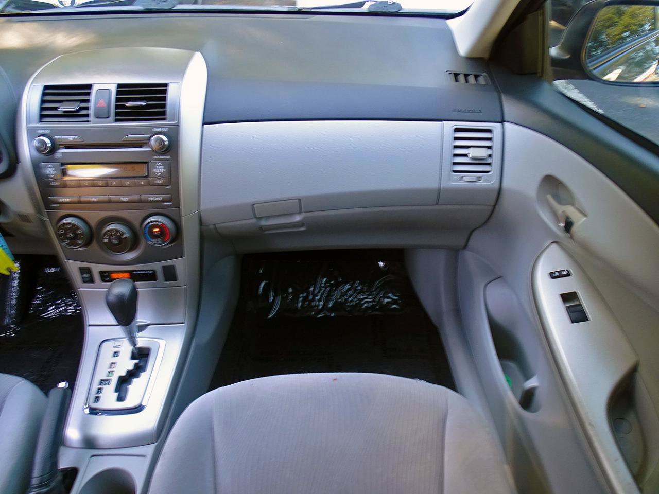 Used 2011 Toyota Corolla LE FWD image 22
