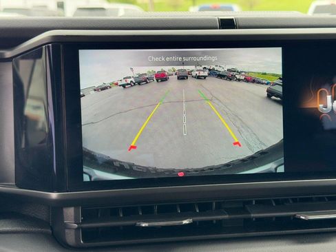 Used 2025 Jeep Wrangler Unlimited Rubicon w/ Convenience Group AWD/4WD image 22