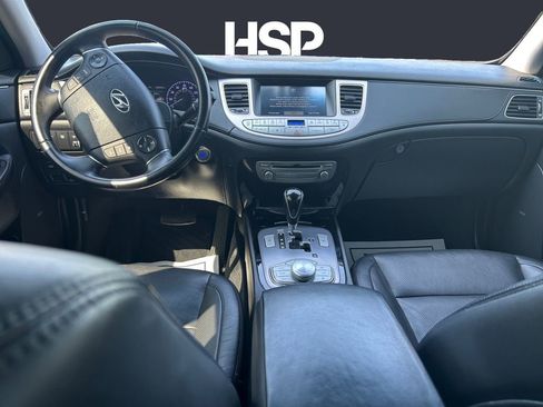 Used 2013 Hyundai Genesis 3.8 w/ Technology Pkg RWD image 10