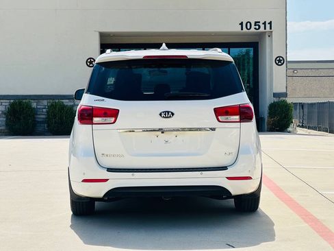 Used 2017 Kia Sedona LX w/ LX Essentials Premium Package FWD image 8