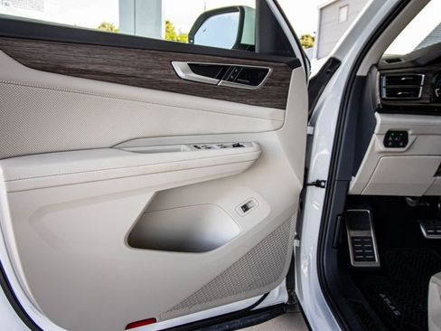 Used 2024 Volkswagen Atlas SEL Premium R-Line image 27