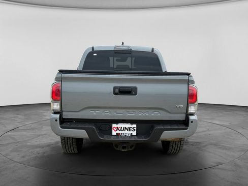 Used 2021 Toyota Tacoma TRD Sport w/ TRD Premium Sport Package AWD/4WD image 9