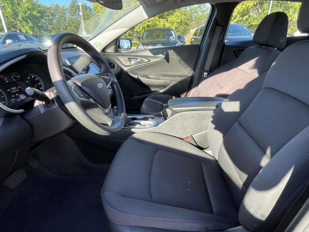 Used 2025 Chevrolet Malibu LT FWD image 23