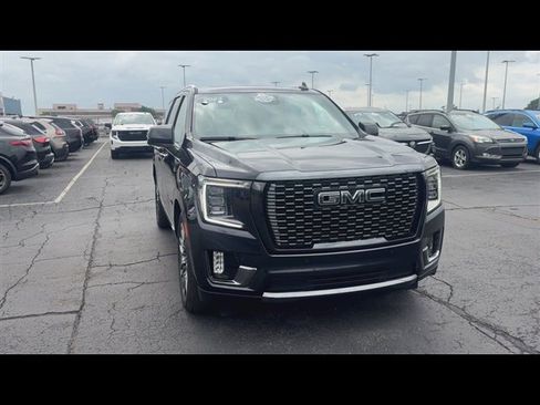 Used 2023 GMC Yukon Denali Ultimate AWD/4WD image 3