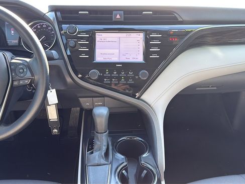 Used 2020 Toyota Camry LE image 15
