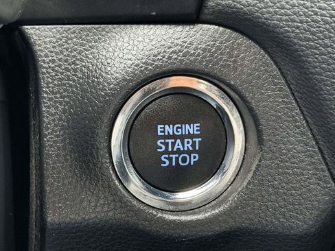Used 2021 Toyota RAV4 XLE Premium AWD/4WD image 8